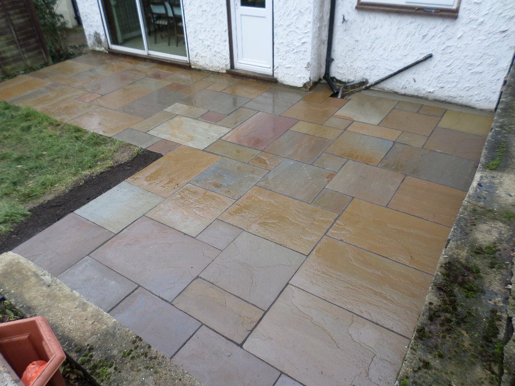 3 Advantages Of Choosing Patio Slabs For Your Next Job In The Garden